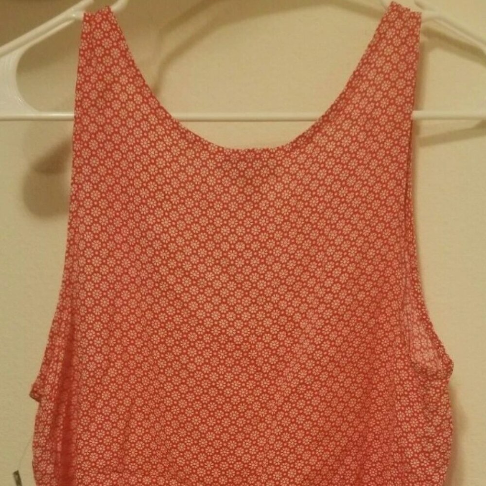 NWT Old Navy women's sleeveless red daisy dot rayon tank top size M